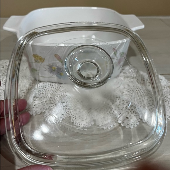 Beautiful Vintage Corningware Pastel Flowers Pattern 1.5 litre with lid. - Picture 2 of 6